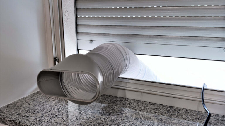 Rura wyrzutowa klimatyzatora Eberg Qubo Q40NE, dostarczająca zimne powietrze