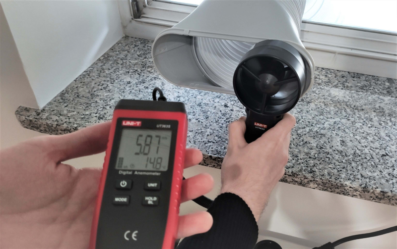 Pomiar przepływu powietrza klimatyzatora Eberg Qubo Q40NE