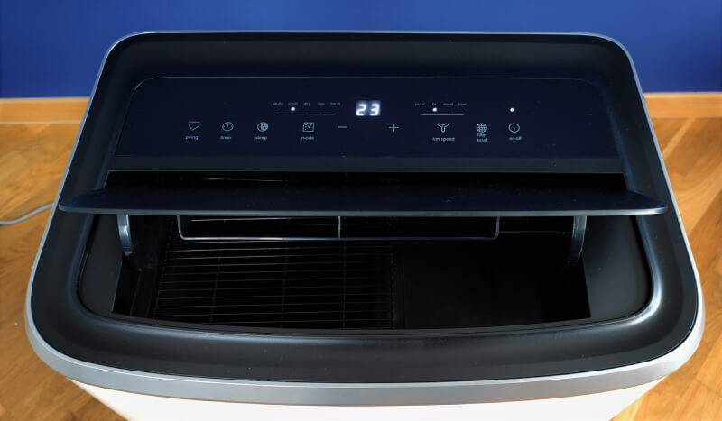 Panel sterowania klimatyzatora przenośnego Electrolux EXP26U338HW