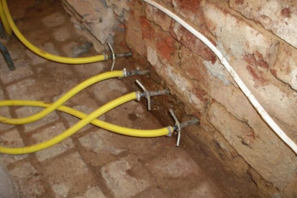 Iniekcja podczas osuszania budynku