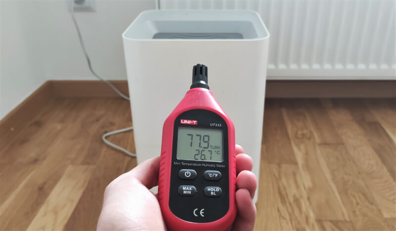 jeden z pomiarów wilgotności i temperatury w pomieszczeniu