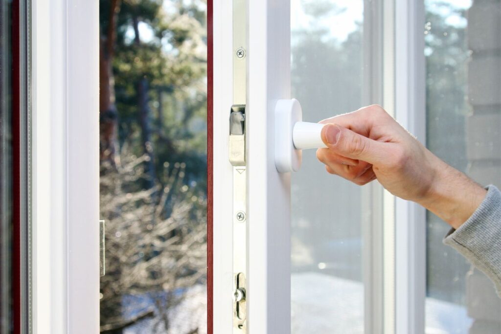 Wietrzenie jest konieczne także podczas jesieni i zimy, pozwala regulować poziom wilgotności