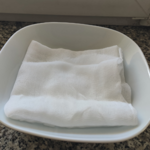 Pochłaniacz wilgoci z sody oczyszczonej na okno