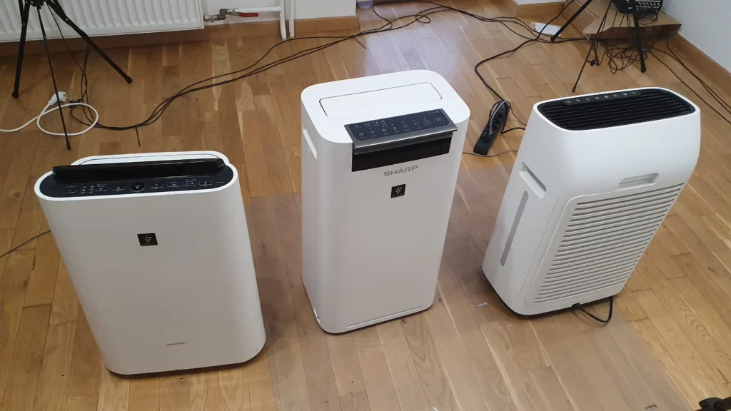 Trzy urzadzenia nawilzajace powietrze