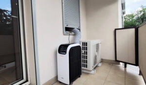 Klimatyzator Eberg na zewnątrz