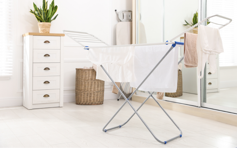 Jak suszyć pranie w domu, żeby nie śmierdziało